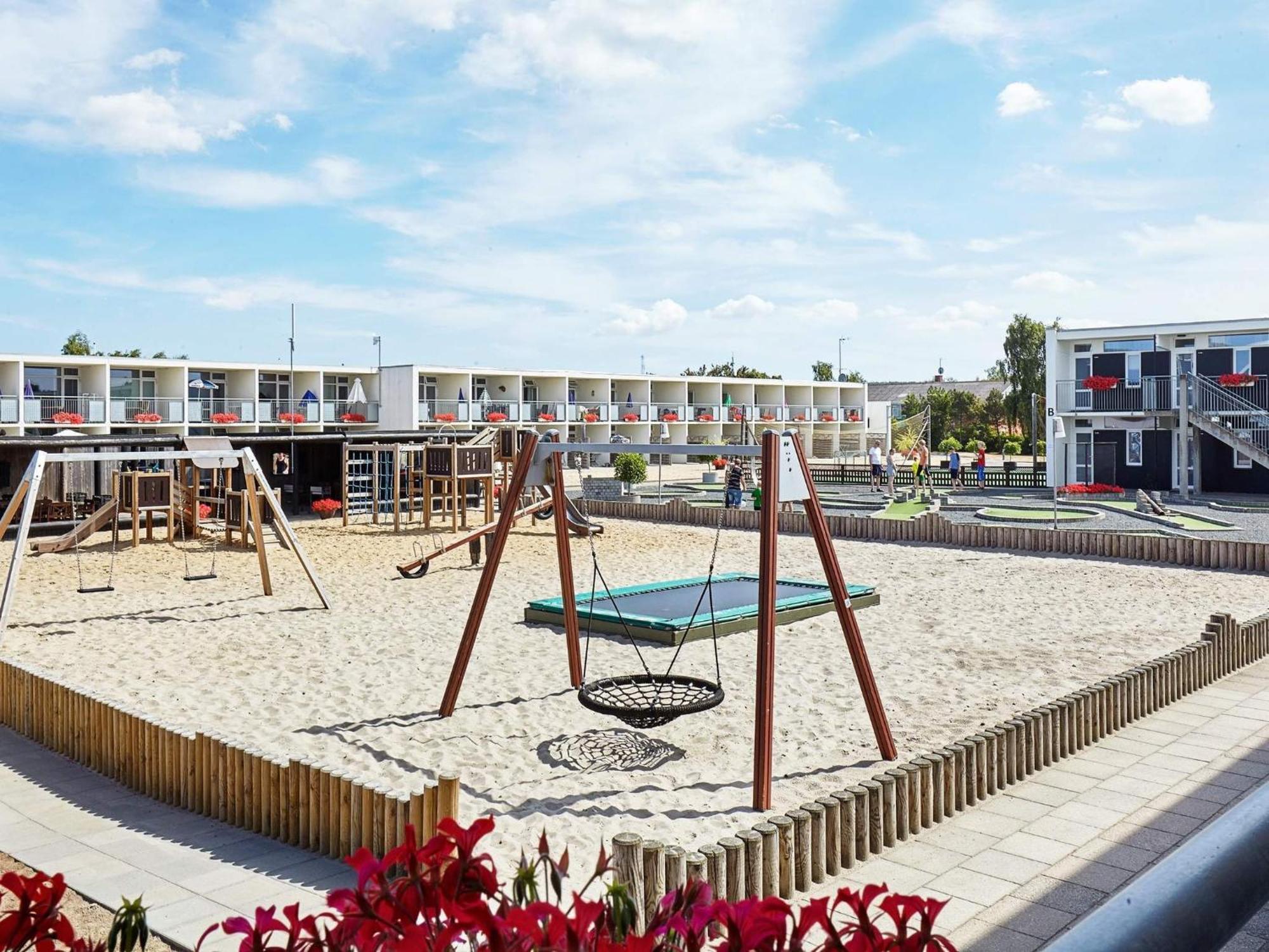 5 Person Holiday Home On A Holiday Park In Glesborg Exterior foto